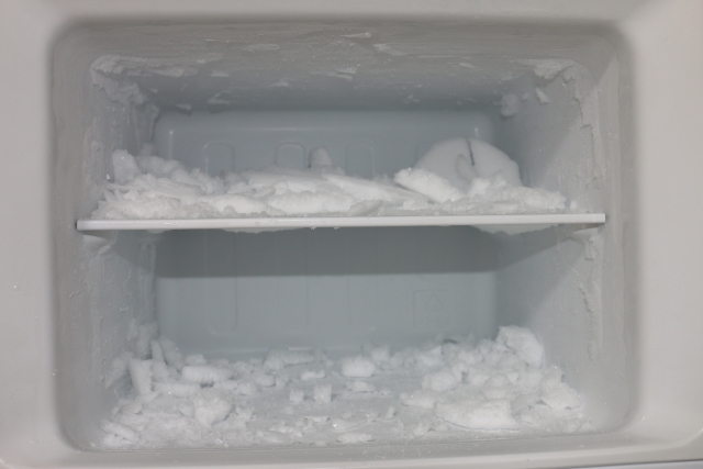 冷凍庫は直冷式ではなくファン式（自動霜取り機能つき）を買おう　霜取りが大変　家事　つらい